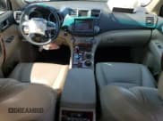 ✅ 2011 Toyota Highlander Limited • VIN: 5TDYK3EH7BS043537 • Лот: 83856055. Опубликован ранее на Copart с пробегом 134 451 миль. Бесплатный доступ к архиву аукционных продаж из США и подробный отчёт об истории автомобиля на DreamBid. Изображение 8.