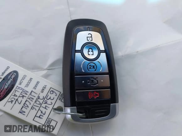 ✅ 2016 Lincoln MKZ • VIN: 3LN6L2J93GR632474 • Lot: 42607060. Listed on IAAI with 99,490 mi. Free auction sales archive from the USA and detailed vehicle history report at DreamBid. Image 11.