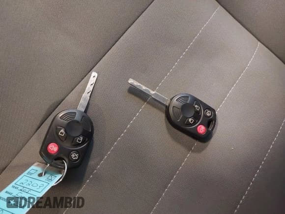 ✅ 2015 Ford C-Max SE • VIN: 1FADP5AU8FL103983 • Lot: 41535616. Wystawiony na IAAI z przebiegiem 96 255 mil. Bezpłatny archiwum sprzedaży aukcyjnych z USA i szczegółowy raport historii pojazdu na DreamBid. Zdjęcie 11.