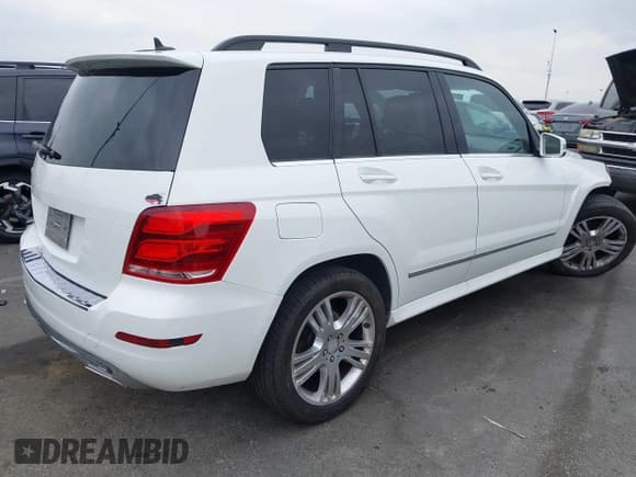 ✅ 2015 Mercedes-Benz GLK 350 • VIN: WDCGG5HB5FG356287 • Lot: 43615832. Listed on IAAI with 126,440 mi. Free auction sales archive from the USA and detailed vehicle history report at DreamBid. Image 4.