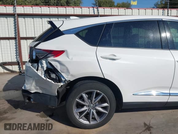 ✅ 2020 Acura RDX Technology • VIN: 5J8TC1H5XLL009562 • Lot: 43382861. Listed on IAAI with 32,563 mi. Free auction sales archive from the USA and detailed vehicle history report at DreamBid. Image 17.