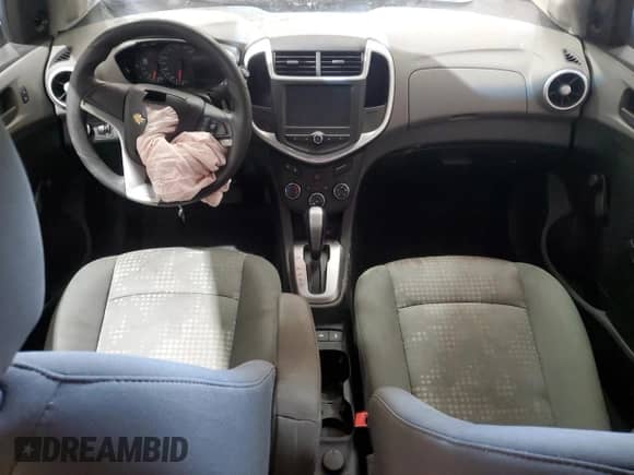 2017 Chevrolet Sonic LS с VIN 1G1JB5SH2H4123651, выставлен на аукционе Copart как лот 82694485 с пробегом Не указан миль и Списание • Salvage title. История ставок и продаж доступна на DreamBid. Изображение 8.