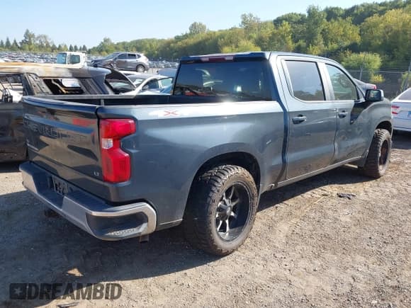 ✅ 2020 Chevrolet Silverado 1500 LT • VIN: 1GCUYDED8LZ120755 • Lot: 43324376. Wystawiony na IAAI z przebiegiem 175 447 mil. Bezpłatny archiwum sprzedaży aukcyjnych z USA i szczegółowy raport historii pojazdu na DreamBid. Zdjęcie 4.