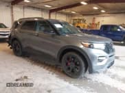 ✅ 2023 Ford Explorer ST • VIN: 1FM5K8GC5PGC26305 • Lot: 42166101. Wystawiony na IAAI z przebiegiem 27 064 mil. Bezpłatny archiwum sprzedaży aukcyjnych z USA i szczegółowy raport historii pojazdu na DreamBid. Zdjęcie 1.