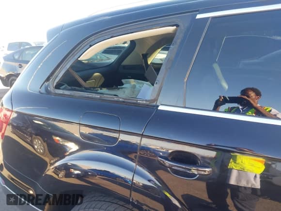 ✅ 2014 Audi Q7 Premium Plus • VIN: WA1LGAFE2ED012825 • Lot: 43466008. Listed on IAAI with 105,274 mi. Free auction sales archive from the USA and detailed vehicle history report at DreamBid. Image 15.