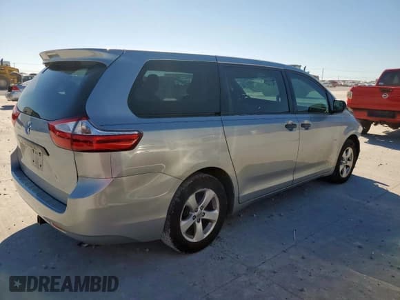 ✅ 2016 Toyota Sienna L • VIN: 5TDZK3DCXGS754392 • Lot: 90665045. Wystawiony na Copart z przebiegiem 122 261 mil. Bezpłatny archiwum sprzedaży aukcyjnych z USA i szczegółowy raport historii pojazdu na DreamBid. Zdjęcie 3.