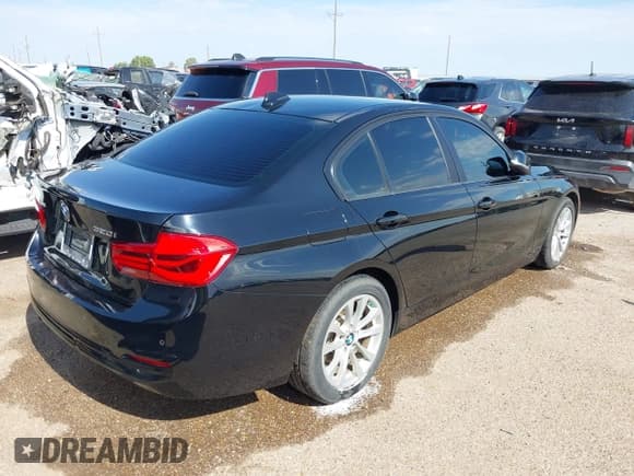 ✅ 2018 BMW 3 Series 320i xDrive • VIN: WBA8E5G59JNU47947 • Лот: 42952047. Опубликован ранее на IAAI с пробегом 112 781 миль. Бесплатный доступ к архиву аукционных продаж из США и подробный отчёт об истории автомобиля на DreamBid. Изображение 4.