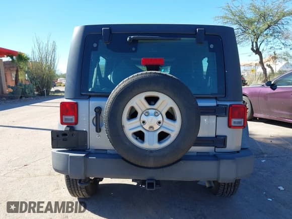 ✅ 2015 Jeep Wrangler Unlimited Sport • VIN: 1C4BJWDG7FL663220 • Lot: 43487463. Listed on IAAI with 120,526 mi. Free auction sales archive from the USA and detailed vehicle history report at DreamBid. Image 17.