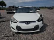 ✅ 2016 Hyundai Veloster • VIN: KMHTC6AD4GU261428 • Lot: 70861325. Wystawiony na Copart z przebiegiem 125 966 mil. Bezpłatny archiwum sprzedaży aukcyjnych z USA i szczegółowy raport historii pojazdu na DreamBid. Zdjęcie 5.