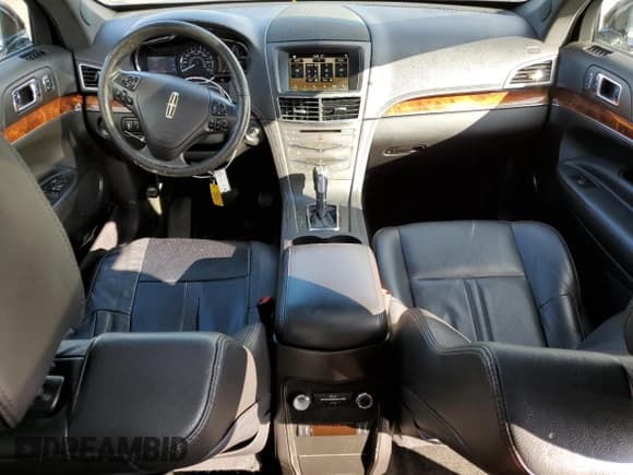 ✅ 2018 Lincoln MKT • VIN: 2LMHJ5NK9JBL02393 • Lot: 85747245. Wystawiony na Copart z przebiegiem 67 334 mil. Bezpłatny archiwum sprzedaży aukcyjnych z USA i szczegółowy raport historii pojazdu na DreamBid. Zdjęcie 8.