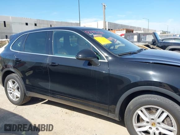 ✅ 2016 Porsche Cayenne • VIN: WP1AA2A22GKA10698 • Lot: 42749288. Wystawiony na IAAI z przebiegiem 71 398 mil. Bezpłatny archiwum sprzedaży aukcyjnych z USA i szczegółowy raport historii pojazdu na DreamBid. Zdjęcie 13.