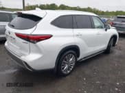 ✅ 2022 Toyota Highlander Hybrid Platinum • VIN: 5TDEBRCH9NS077668 • Лот: 43414264. Опубликован ранее на IAAI с пробегом 51 844 миль. Бесплатный доступ к архиву аукционных продаж из США и подробный отчёт об истории автомобиля на DreamBid. Изображение 4.