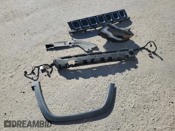 ✅ 2018 Jeep Compass Limited • VIN: 3C4NJCCB6JT124182 • Lot: 89671985. Listed on Copart with 103,459 mi. Free auction sales archive from the USA and detailed vehicle history report at DreamBid. Image 13.