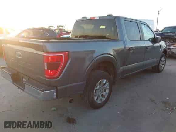 ✅ 2023 Ford F-150 XL • VIN: 1FTEW1C5XPFB69872 • Lot: 42958432. Wystawiony na IAAI z przebiegiem 56 675 mil. Bezpłatny archiwum sprzedaży aukcyjnych z USA i szczegółowy raport historii pojazdu na DreamBid. Zdjęcie 4.