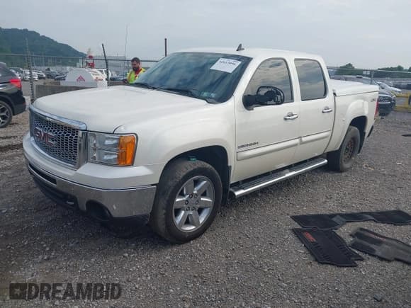 ✅ 2013 GMC Sierra 1500 SLT • VIN: 3GTP2WE71DG309690 • Lot: 42613096. Listed on IAAI with 124,483 mi. Free auction sales archive from the USA and detailed vehicle history report at DreamBid. Image 2.