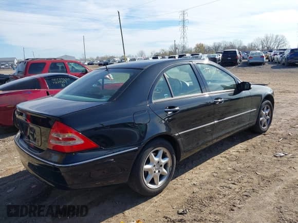✅ 2002 Mercedes-Benz C 230/260/280/320 • VIN: WDBRF61J42F179299 • Lot: 40746971. Wystawiony na IAAI z przebiegiem 110 494 mil. Bezpłatny archiwum sprzedaży aukcyjnych z USA i szczegółowy raport historii pojazdu na DreamBid. Zdjęcie 4.