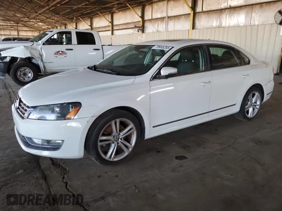✅ 2014 Volkswagen Passat SEL Premium • VIN: 1VWCT7A35EC047517 • Lot: 70955255. Wystawiony na Copart z przebiegiem 135 173 mil. Bezpłatny archiwum sprzedaży aukcyjnych z USA i szczegółowy raport historii pojazdu na DreamBid. Zdjęcie 1.