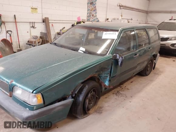 ✅ 1995 Volvo 850 • VIN: YV1LW5510S2136981 • Лот: 42735214. Опубликован ранее на IAAI с пробегом 311 593 миль. Бесплатный доступ к архиву аукционных продаж из США и подробный отчёт об истории автомобиля на DreamBid. Изображение 6.