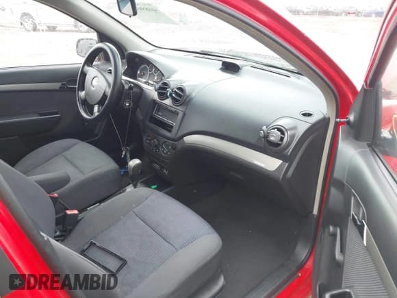 ✅ 2008 Chevrolet Aveo LS • VIN: KL1TD56618B052786 • Lot: 40890445. Wystawiony na IAAI z przebiegiem 164 714 mil. Bezpłatny archiwum sprzedaży aukcyjnych z USA i szczegółowy raport historii pojazdu na DreamBid. Zdjęcie 5.