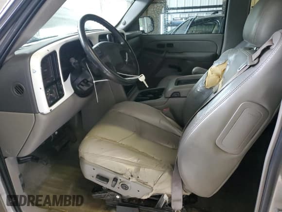 ✅ 2004 Chevrolet Tahoe LT • VIN: 1GNEC13Z54R264420 • Lot: 70382425. Listed on Copart with 201,894 mi. Free auction sales archive from the USA and detailed vehicle history report at DreamBid. Image 7.