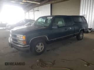 1997 Chevrolet Silverado 1500 z VIN 1GCEC19R0VE142007, wystawiony jako Copart lot #82427545 z przebiegiem 162 151 mil mil oraz Czysty tytuł • Clean title. Historia ofert i sprzedaży dostępna na DreamBid. Obrazek 1.