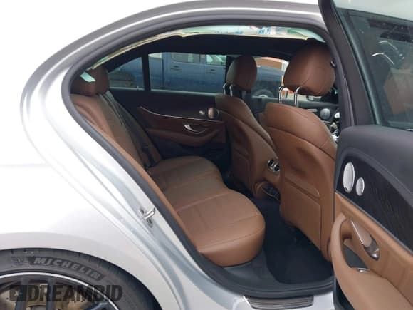 ✅ 2020 Mercedes-Benz E 63 S AMG • VIN: WDDZF8KB7LA743679 • Лот: 41552208. Опубликован ранее на IAAI с пробегом 30 574 миль. Бесплатный доступ к архиву аукционных продаж из США и подробный отчёт об истории автомобиля на DreamBid. Изображение 8.