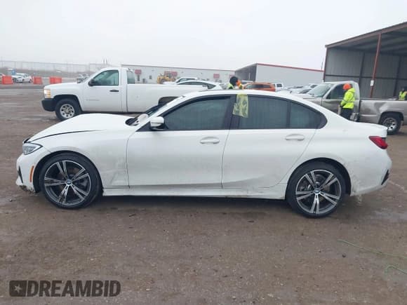 ✅ 2022 BMW 3 Series 330i • VIN: 3MW5R1J01N8C59980 • Lot: 41445673. Listed on IAAI with 33,117 mi. Free auction sales archive from the USA and detailed vehicle history report at DreamBid. Image 14.
