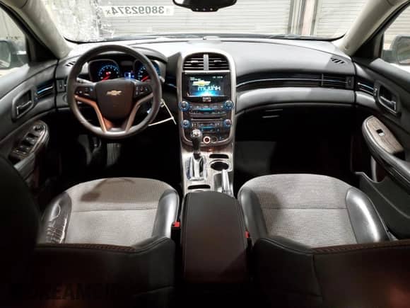 2015 Chevrolet Malibu LT z VIN 1G11C5SL8FF194677, wystawiony jako Copart lot #38092374 z przebiegiem 147 331 mil mil oraz . Historia ofert i sprzedaży dostępna na DreamBid. Obrazek 8.