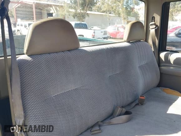 ✅ 1997 Chevrolet Silverado 1500 • VIN: 1GCEC14W3VZ100369 • Lot: 43208475. Wystawiony na IAAI z przebiegiem 101 950 mil. Bezpłatny archiwum sprzedaży aukcyjnych z USA i szczegółowy raport historii pojazdu na DreamBid. Zdjęcie 8.