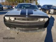 ✅ 2010 Dodge Challenger SE • VIN: 2B3CJ4DVXAH320643 • Lot: 88333635. Wystawiony na Copart z przebiegiem 104 804 mil. Bezpłatny archiwum sprzedaży aukcyjnych z USA i szczegółowy raport historii pojazdu na DreamBid. Zdjęcie 5.