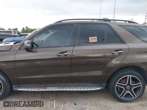 ✅ 2017 Mercedes-Benz GLE 350 • VIN: 4JGDA5JB0HA947083 • Lot: 43064425. Wystawiony na IAAI z przebiegiem 81 269 mil. Bezpłatny archiwum sprzedaży aukcyjnych z USA i szczegółowy raport historii pojazdu na DreamBid. Zdjęcie 14.