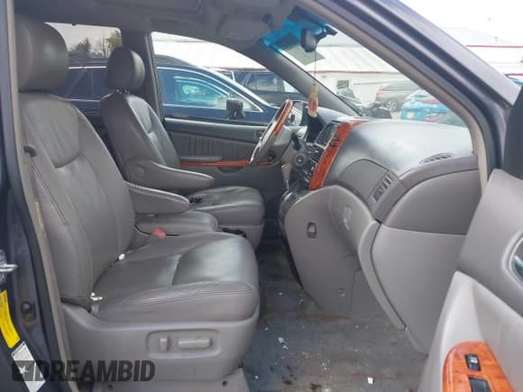 ✅ 2007 Toyota Sienna XLE • VIN: 5TDBK22C67S006690 • Лот: 42979225. Опубликован ранее на IAAI с пробегом 186 333 миль. Бесплатный доступ к архиву аукционных продаж из США и подробный отчёт об истории автомобиля на DreamBid. Изображение 5.