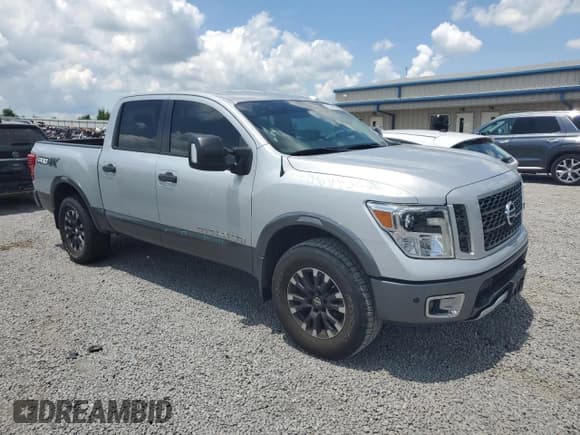 ✅ 2018 Nissan Titan SL • VIN: 1N6AA1E55JN533149 • Lot: 63965525. Wystawiony na Copart z przebiegiem 90 413 mil. Bezpłatny archiwum sprzedaży aukcyjnych z USA i szczegółowy raport historii pojazdu na DreamBid. Zdjęcie 4.