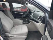 ✅ 2017 Toyota Highlander LE • VIN: 5TDZZRFH1HS222330 • Lot: 41933841. Wystawiony na IAAI z przebiegiem 150 459 mil. Bezpłatny archiwum sprzedaży aukcyjnych z USA i szczegółowy raport historii pojazdu na DreamBid. Zdjęcie 5.