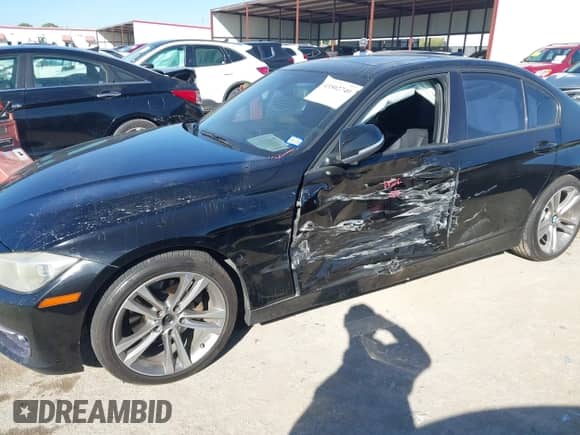 2014 BMW 3 Series 328i с VIN WBA3C1C5XEK115036, выставлен на аукционе IAAI как лот 43502740 с пробегом 161 486 миль миль и . История ставок и продаж доступна на DreamBid. Изображение 6.