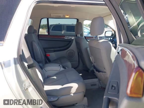 ✅ 2007 Chrysler Pacifica Touring • VIN: 2A8GM68X27R297319 • Lot: 43083019. Wystawiony na IAAI z przebiegiem 94 857 mil. Bezpłatny archiwum sprzedaży aukcyjnych z USA i szczegółowy raport historii pojazdu na DreamBid. Zdjęcie 8.