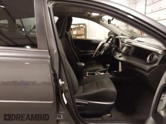 ✅ 2018 Toyota RAV4 XLE • VIN: JTMRFREV4JJ242736 • Лот: 43561158. Опубликован ранее на IAAI с пробегом 79 723 миль. Бесплатный доступ к архиву аукционных продаж из США и подробный отчёт об истории автомобиля на DreamBid. Изображение 5.