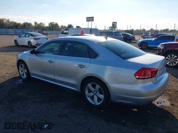 ✅ 2012 Volkswagen Passat SE • VIN: 1VWBP7A34CC019110 • Lot: 43634984. Listed on IAAI with 207,089 mi. Free auction sales archive from the USA and detailed vehicle history report at DreamBid. Image 3.