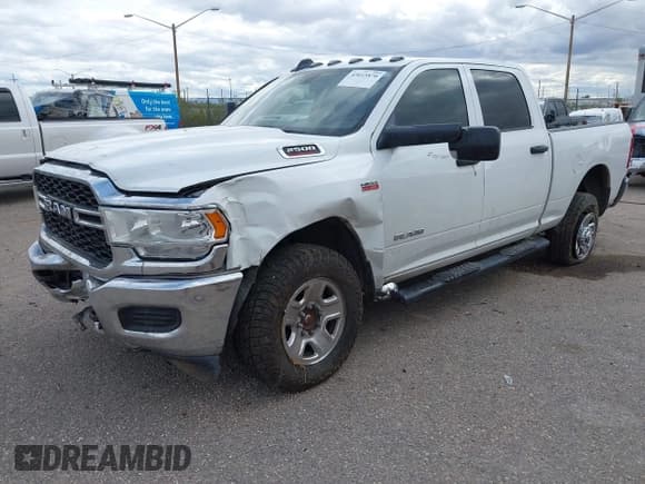 ✅ 2019 Ram 2500 Tradesman • VIN: 3C6UR5CJ3KG714722 • Лот: 43615870. Опубликован ранее на IAAI с пробегом 286 686 миль. Бесплатный доступ к архиву аукционных продаж из США и подробный отчёт об истории автомобиля на DreamBid. Изображение 2.