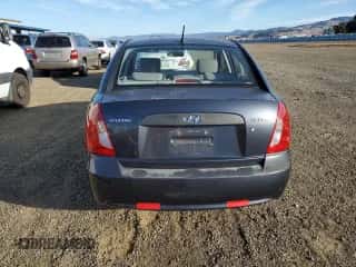 2009 Hyundai Accent Auto GLS z VIN KMHCM46C69U307815, wystawiony jako Copart lot #79582864 z przebiegiem 76 162 mil mil oraz Szkoda całkowita • Salvage title. Historia ofert i sprzedaży dostępna na DreamBid. Obrazek 6.
