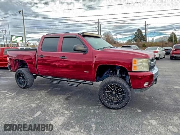 ✅ 2007 Chevrolet Silverado 1500 1LT • VIN: 2GCEK13C671589369 • Lot: 94387615. Wystawiony na Copart z przebiegiem 229 001 mil. Bezpłatny archiwum sprzedaży aukcyjnych z USA i szczegółowy raport historii pojazdu na DreamBid. Zdjęcie 1.