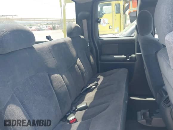 ✅ 2001 Chevrolet Silverado 1500 LT • VIN: 1GCEC19T61Z324941 • Lot: 42094622. Wystawiony na IAAI z przebiegiem 192 814 mil mil. Skorzystaj z bezpłatnego archiwum sprzedaży aukcyjnych z USA i zobacz szczegółowy raport historii pojazdu na DreamBid. Zdjęcie 8.