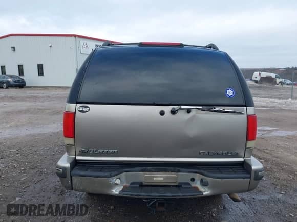 ✅ 1999 Chevrolet Blazer • VIN: 1GNCS13WXXK174340 • Lot: 41469453. Listed on IAAI with 181,398 mi miles. Access the free auction sales archive from the USA and view a detailed vehicle history report at DreamBid. Image 16.