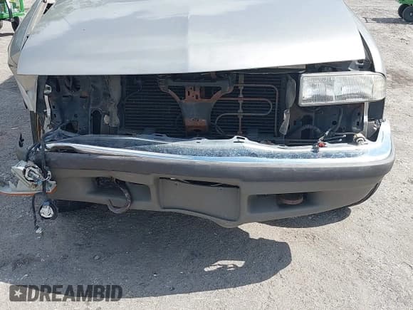 ✅ 2001 Chevrolet Blazer LT • VIN: 1GNDT13WX12114776 • Lot: 42311346. Wystawiony na IAAI z przebiegiem 169 630 mil. Bezpłatny archiwum sprzedaży aukcyjnych z USA i szczegółowy raport historii pojazdu na DreamBid. Zdjęcie 6.