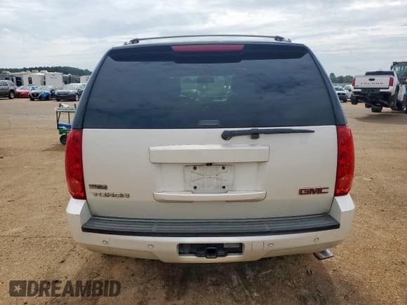 ✅ 2011 GMC Yukon SLT • VIN: 1GKS1CE08BR132961 • Lot: 63330495. Listed on Copart with 243,172 mi. Free auction sales archive from the USA and detailed vehicle history report at DreamBid. Image 6.