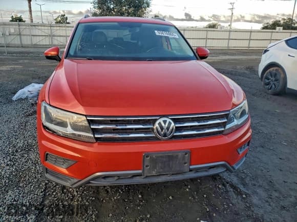✅ 2018 Volkswagen Tiguan SEL • VIN: 3VV3B7AX1JM062373 • Лот: 93810905. Опубликован ранее на Copart с пробегом 118 155 миль. Бесплатный доступ к архиву аукционных продаж из США и подробный отчёт об истории автомобиля на DreamBid. Изображение 5.