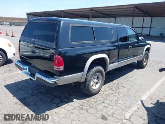 1997 Dodge Dakota with VIN 1B7GG23YXVS187587, listed as a IAAI auction lot 42598352 with 180,375 mi miles and . Bid and sale history available at DreamBid. Image 4.