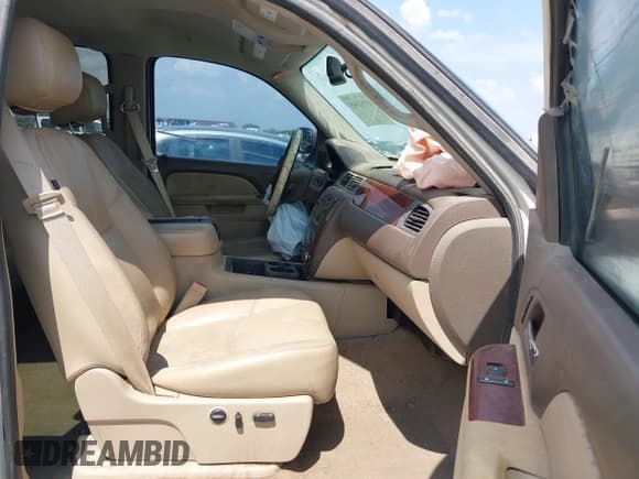 ✅ 2011 Chevrolet Silverado 1500 LTZ • VIN: 3GCPKTE33BG175970 • Lot: 43252945. Wystawiony na IAAI z przebiegiem 243 325 mil. Bezpłatny archiwum sprzedaży aukcyjnych z USA i szczegółowy raport historii pojazdu na DreamBid. Zdjęcie 5.