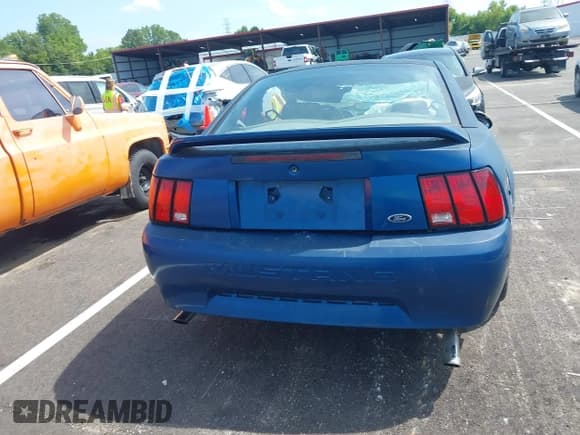 ✅ 1999 Ford Mustang • VIN: 1FAFP4042XF198223 • Lot: 42758722. Wystawiony na IAAI z przebiegiem Nie podano. Bezpłatny archiwum sprzedaży aukcyjnych z USA i szczegółowy raport historii pojazdu na DreamBid. Zdjęcie 17.