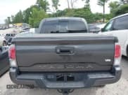 ✅ 2020 Toyota Tacoma SR5 • VIN: 3TMAZ5CNXLM117424 • Lot: 42814654. Wystawiony na IAAI z przebiegiem 95 225 mil. Bezpłatny archiwum sprzedaży aukcyjnych z USA i szczegółowy raport historii pojazdu na DreamBid. Zdjęcie 16.